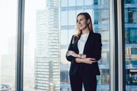 Jak się ubrać na rozmowę kwalifikacyjną i do pracy? Garnitury damskie, garsonki i inne propozycje Jak się ubrać na rozmowę kwalifikacyjną i do pracy? Garnitury damskie, garsonki i inne propozycje