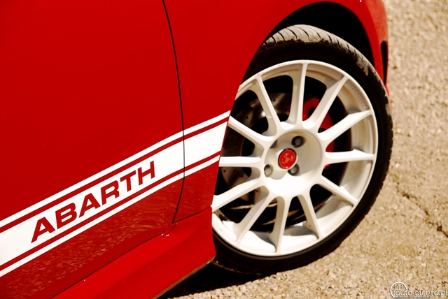 Abarth 500 Esseesse vs Citroen DS3 Racing vs VW Golf R 2.0 TSI DSG 4Motion