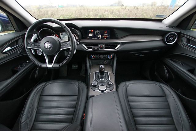 Alfa Romeo Stelvio - w dieslu czy benzynie?