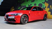 Alfa Romeo Giulia Quadrifoglio - z boku