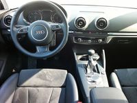 Audi A3 Sportback 2,0 TDI Ambiente - wnętrze 