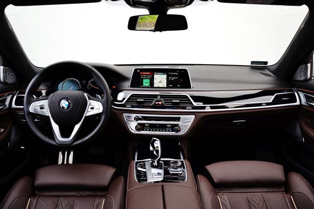 BMW 750Li xDrive - luksusowy sportowiec