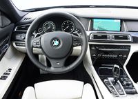 BMW 750d xDrive - wnętrze