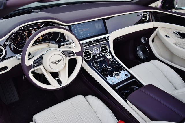Bentley Continental GT V8 Convertible. Połączenie luksusu i mocy