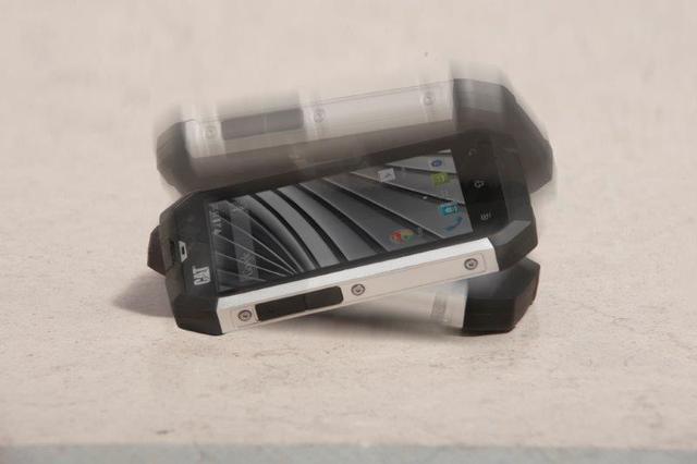 Pancerny smartfon Caterpillar CatB15Q 