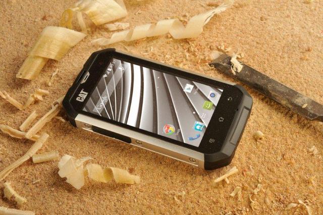 Pancerny smartfon Caterpillar CatB15Q 