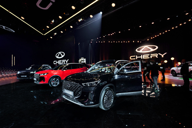 Chery Tiggo 8 - Siedmioosobowy SUV z hybrydą plug-in już w Polsce
