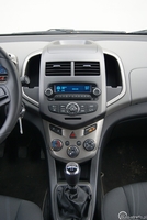 Chevrolet Aveo 4d 1.4 LTZ - konsola centralna