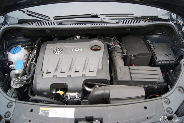 Citroen C4 Picasso 1.6 e-HDi Intensive vs Volkswagen Touran 2.0 TDI Highline