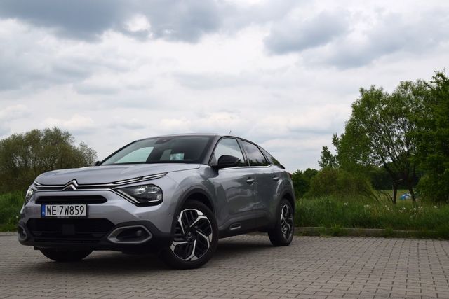 Citroen C4 1.5 BlueHDi, czyli praktyczne wnętrze pod awangardową karoserią