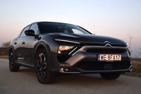Citroen C5 X PHEV 225 z długą listą zalet