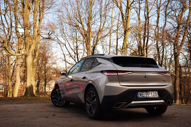 DS 4 Cross E-Tense dla tych, którzy chcą się wyróżniać