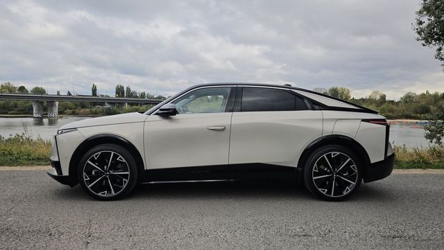 Nowy DS N8 - elektryczna awangarda z Francji już w Polsce