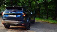 Dacia Bigster Hybrid - tył z prawej