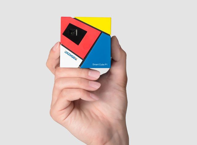 Projektor Doogee Smart Cube P1 jak kostka Rubika 