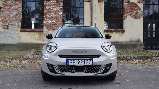 Urokliwy Fiat 600 Hybrid La Prima