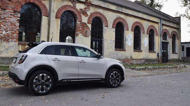 Urokliwy Fiat 600 Hybrid La Prima