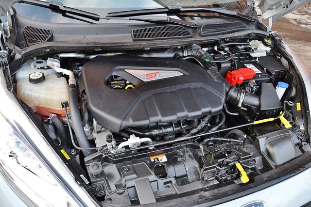 Ford Fiesta ST200 podnosi poprzeczkę