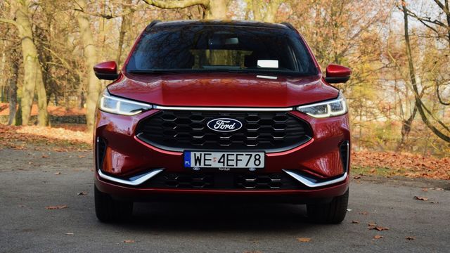 Ford Kuga PHEV. Czym się wyróżnia?