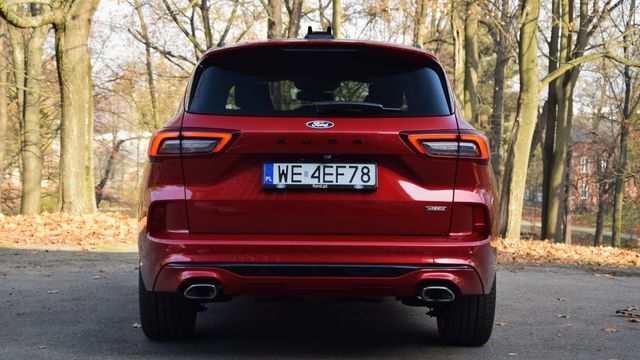 Ford Kuga PHEV. Czym się wyróżnia?