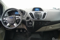 Ford Tourneo Custom 2.2 TDCi Titanium - wnętrze