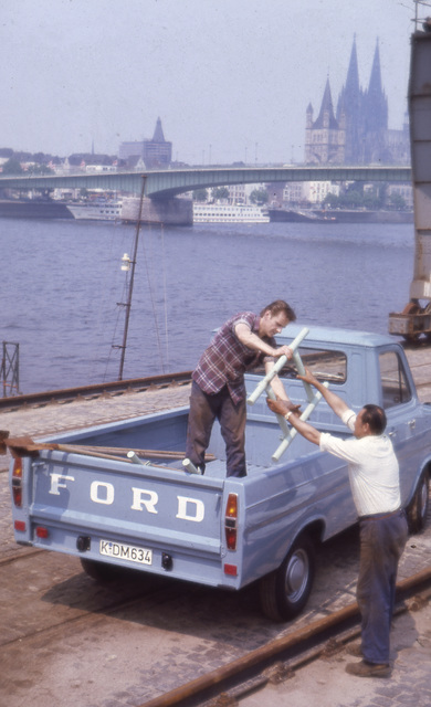 60 lat Forda Transit. Poznaj 60 zaskakujących faktów o legendarnym dostawczaku