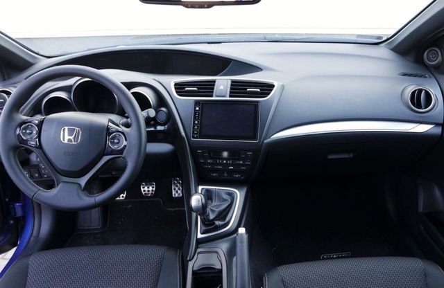 Honda Civic Tourer 1.6 i-DTEC Lifestyle. Jedyną jej wadą jest cena