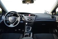 Honda Civic 5d 1.8 i-VTEC Sport - wnętrze