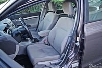 Honda Civic 4d 1.8 i-VTEC Executive - przednie fotele 