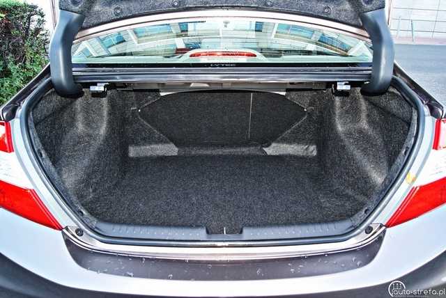 Honda Civic 4d 1.8 iVTEC Executive bagażnik