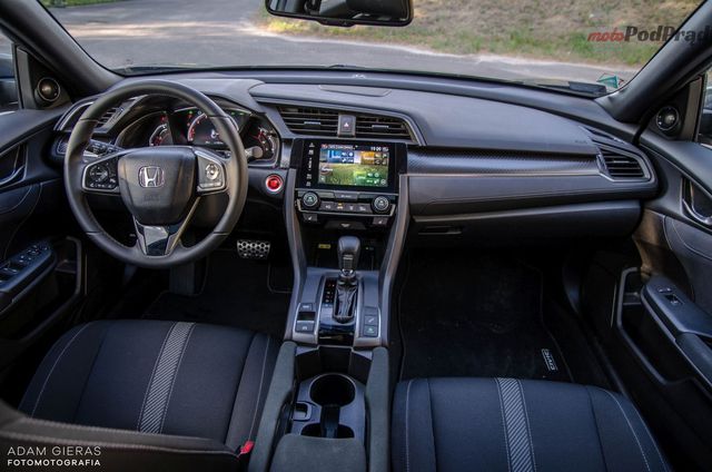 Honda Civic X 1.5 VTEC Turbo CVT 5D - trzech muszkieterów i lekcja aikido