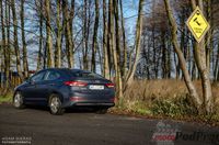 Hyundai Elantra 1.6 128 KM - z tyłu i boku