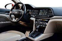 Hyundai Elantra 1.6 MPI AT Premium - deska rozdzielcza