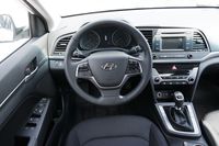 Hyundai Elantra 2016 - wnętrze