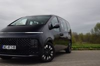 Futurystyczny Hyundai Staria HEV
