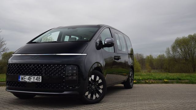 Futurystyczny Hyundai Staria HEV
