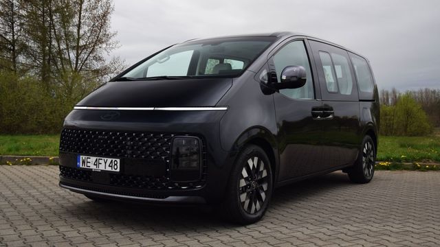 Futurystyczny Hyundai Staria HEV