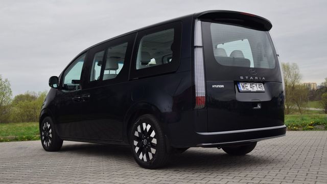 Futurystyczny Hyundai Staria HEV