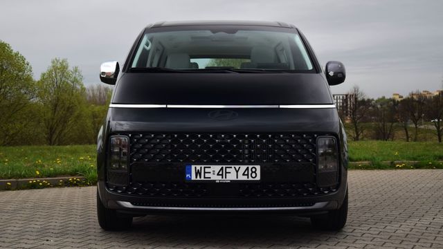 Futurystyczny Hyundai Staria HEV