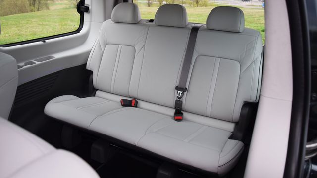 Futurystyczny Hyundai Staria HEV