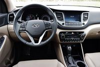 Hyundai Tucson 2.0 CRDi 6AT AWD Premium - wnętrze
