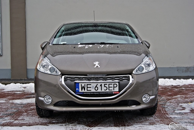 Hyundai i20 5d 1.2 Comfort vs Peugeot 208 1.2 VTi Allure 