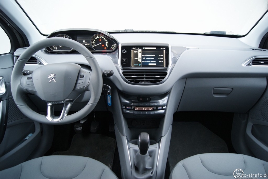 Peugeot 208 1.2 VTi Allure wnętrze