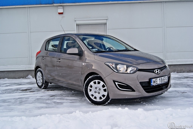 Hyundai i20 5d 1.2 Comfort vs Peugeot 208 1.2 VTi Allure 