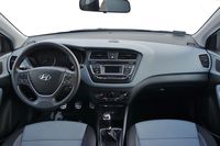 Hyundai i20 Active 1.0 T-GDI - wnętrze