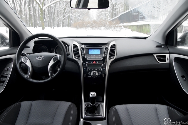 Hyundai i30 1.6 CRDi Comfort wnętrze