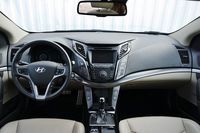 Hyundai i40 Wagon 1.7 CRDI 7DCT Premium - wnętrze