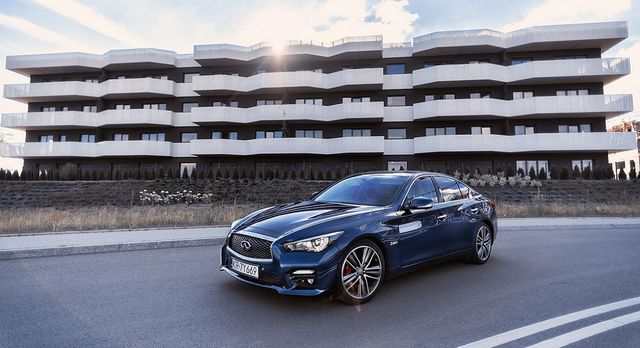 Infiniti Q50 3.0 V6 - gra czy rzeczywistość