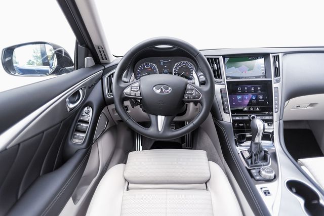 Infiniti Q50 3.0 V6 - gra czy rzeczywistość