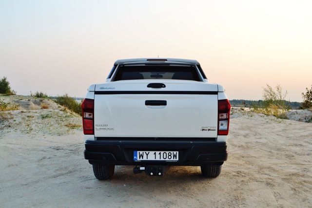 Isuzu D-MAX 2.5 TD AT Pearl White da się lubić